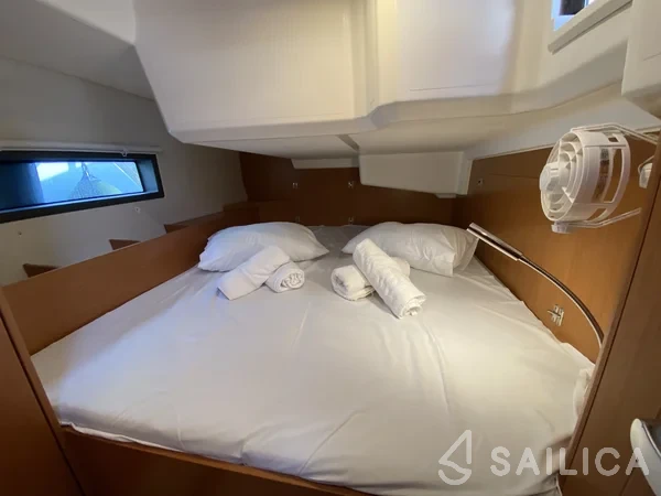 Bavaria C42 - Yacht Charter Sailica