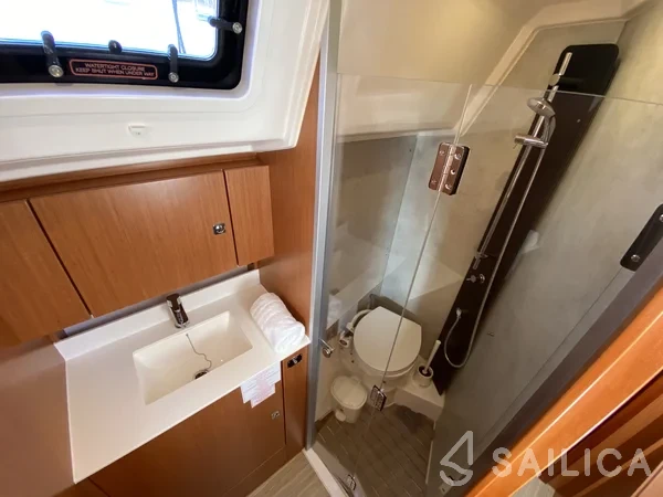 Bavaria C42 - Yacht Charter Sailica