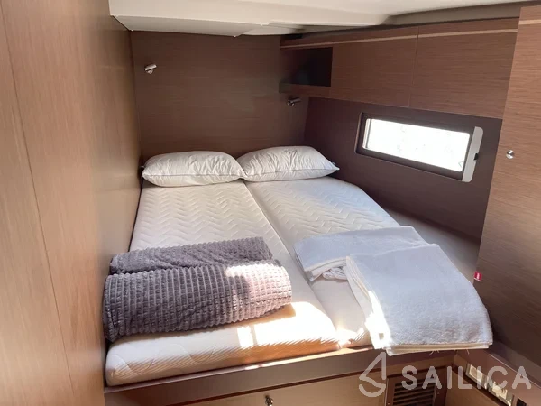 Oceanis 51.1 - Yacht Charter Sailica