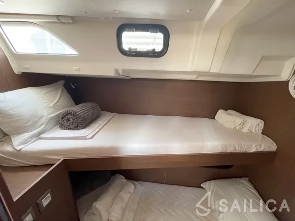 Oceanis 51.1 - Yacht Charter Sailica
