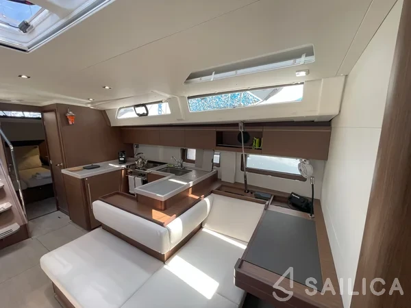 Oceanis 51.1 - Yacht Charter Sailica