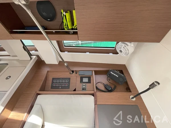 Oceanis 51.1 - Yacht Charter Sailica