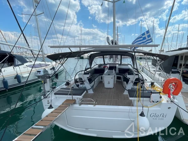 Oceanis 51.1 - Yacht Charter Sailica