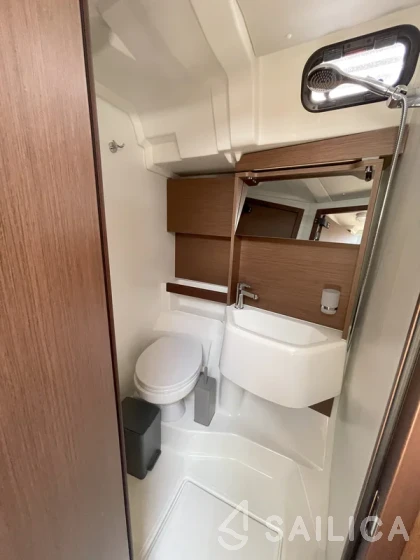 Oceanis 51.1 - Yacht Charter Sailica