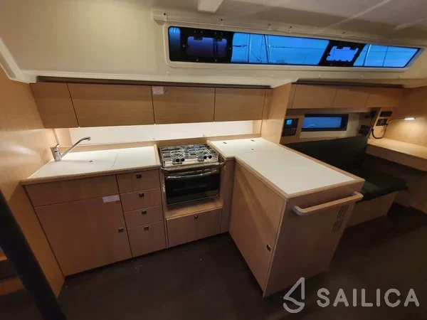 Bavaria C42 - Yacht Charter Sailica