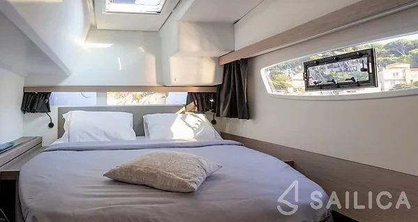 Isla 40 - Yacht Charter Sailica