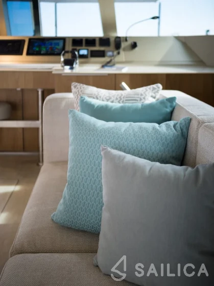 Sunreef 50 - Yacht Charter Sailica