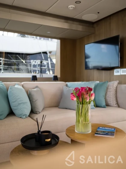 Sunreef 50 - Yacht Charter Sailica