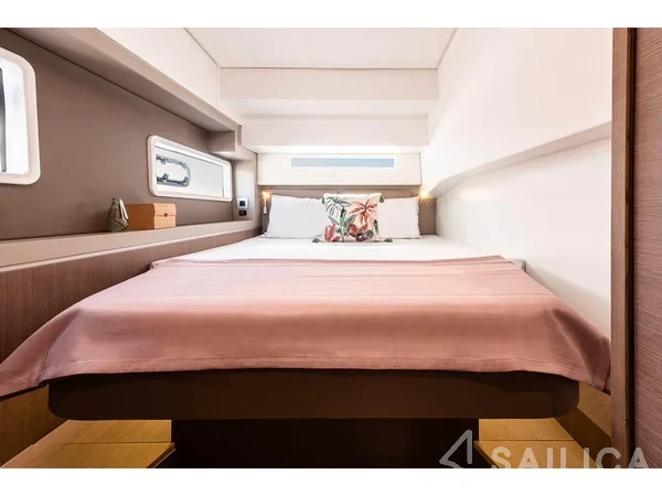 Bali 4.2 - Yacht Charter Sailica