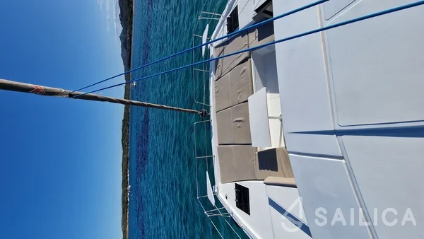 Bali 4.2 - Yacht Charter Sailica
