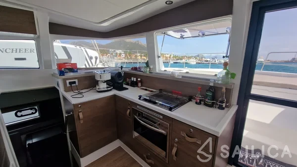 Bali 4.2 - Yacht Charter Sailica