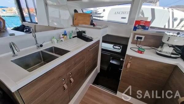 Bali 4.2 - Yacht Charter Sailica