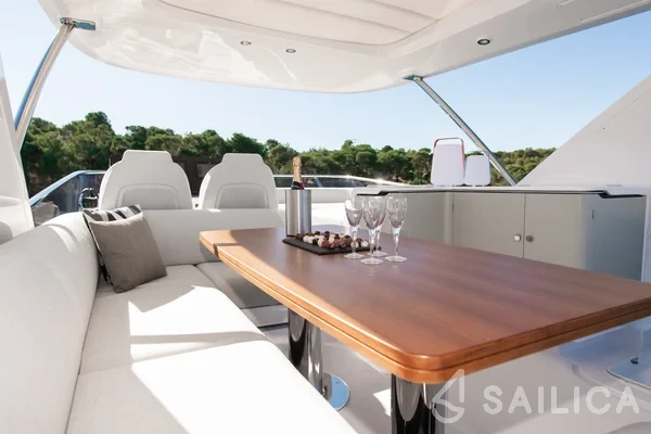 Azimut 60 - Yacht Charter Sailica