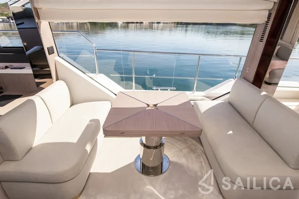 Azimut 60 - Yacht Charter Sailica
