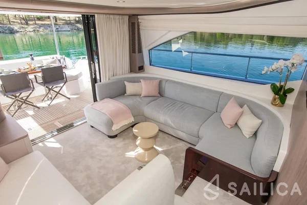 Azimut 60 - Yacht Charter Sailica