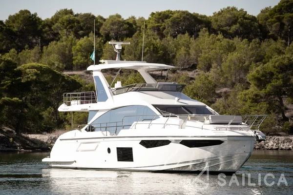 Azimut 60 - Yacht Charter Sailica