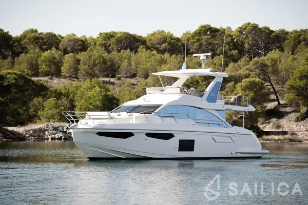 Azimut 60 - Yacht Charter Sailica