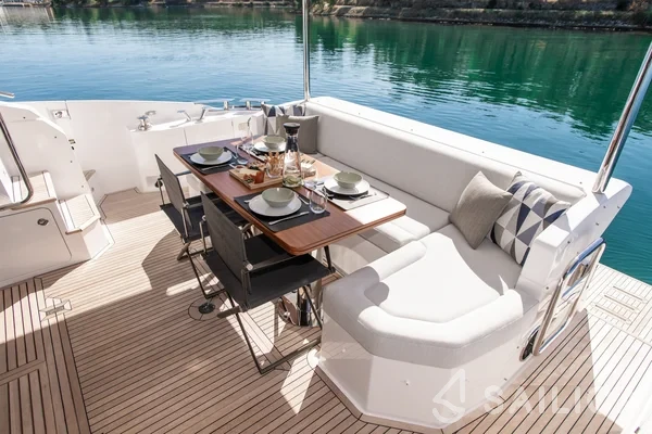 Azimut 60 - Yacht Charter Sailica