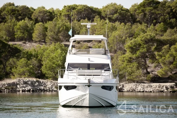 Azimut 60 - Yacht Charter Sailica