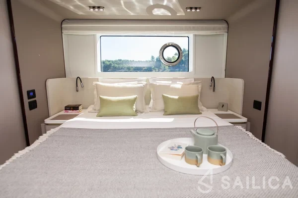 Azimut 60 - Yacht Charter Sailica