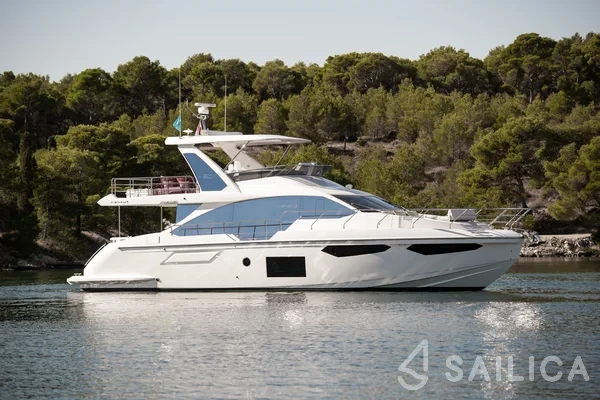 Azimut 60 - Yacht Charter Sailica