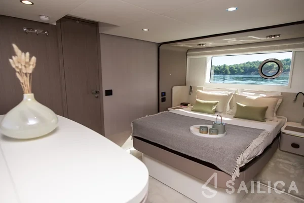 Azimut 60 - Yacht Charter Sailica