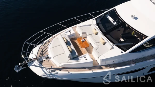 Azimut 60 - Yacht Charter Sailica