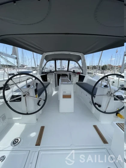 Oceanis 38.1 - Yacht Charter Sailica