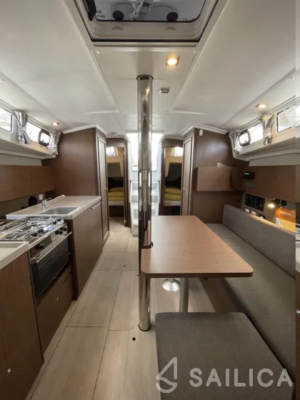 Oceanis 38.1 - Yacht Charter Sailica
