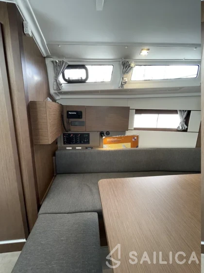 Oceanis 38.1 - Yacht Charter Sailica