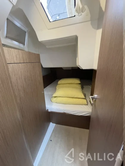 Oceanis 38.1 - Yacht Charter Sailica