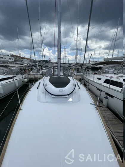Oceanis 38.1 - Yacht Charter Sailica