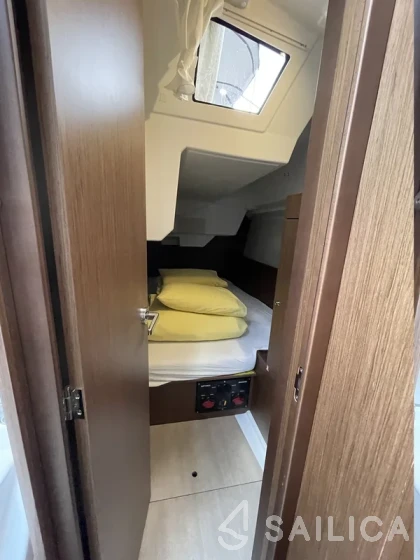 Oceanis 38.1 - Yacht Charter Sailica