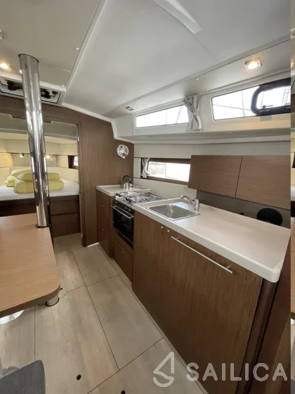 Oceanis 38.1 - Yacht Charter Sailica