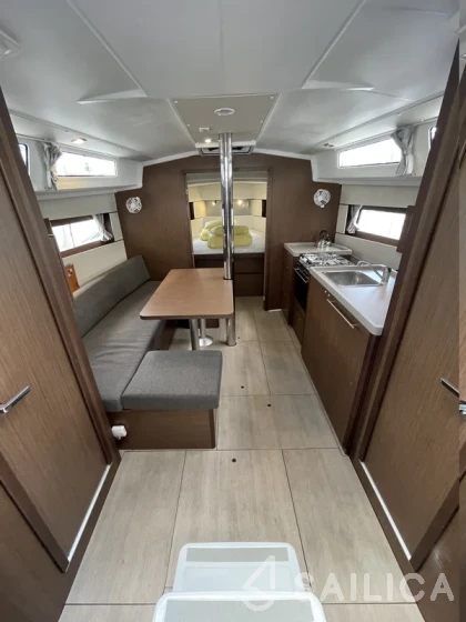 Oceanis 38.1 - Yacht Charter Sailica