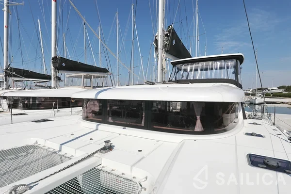 Lagoon 42 - Yacht Charter Sailica