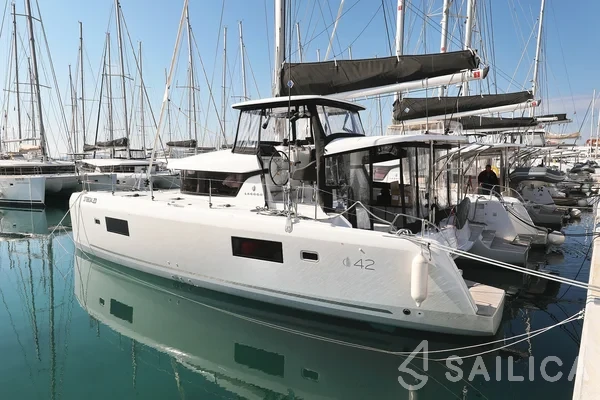 Lagoon 42 - Yacht Charter Sailica