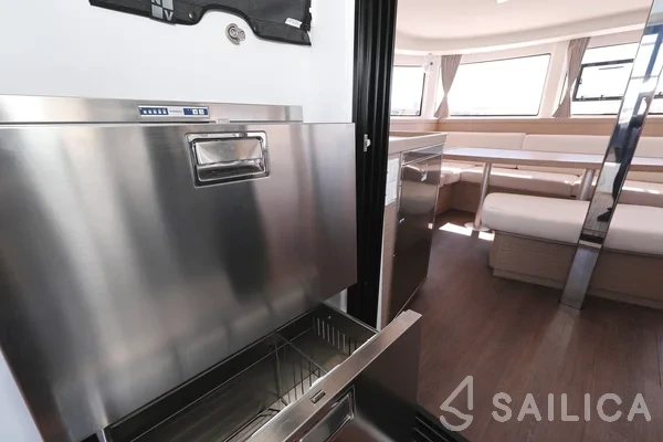 Lagoon 42 - Yacht Charter Sailica