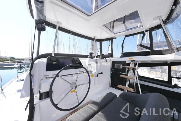 Lagoon 42 - Yacht Charter Sailica