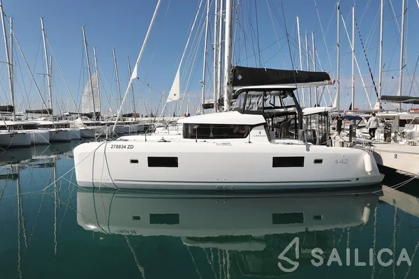 Lagoon 42 - Yacht Charter Sailica
