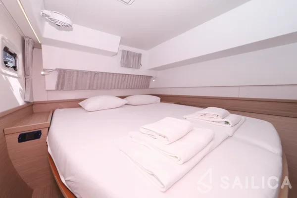Lagoon 42 - Yacht Charter Sailica