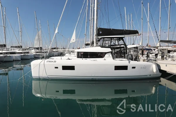 Lagoon 42 - Yacht Charter Sailica
