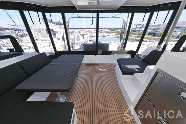 Lagoon 42 - Yacht Charter Sailica