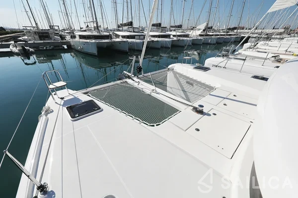 Lagoon 42 - Yacht Charter Sailica