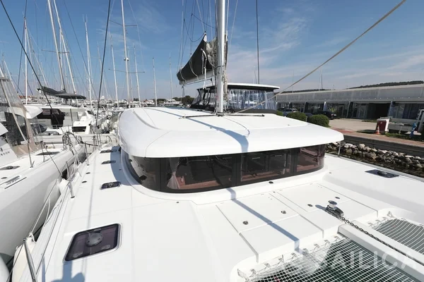 Lagoon 42 - Yacht Charter Sailica