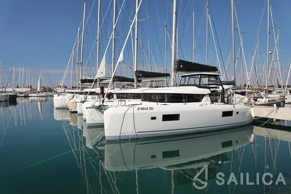Lagoon 42 - Yacht Charter Sailica