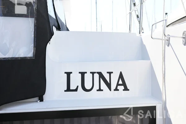 Lagoon 42 - Yacht Charter Sailica