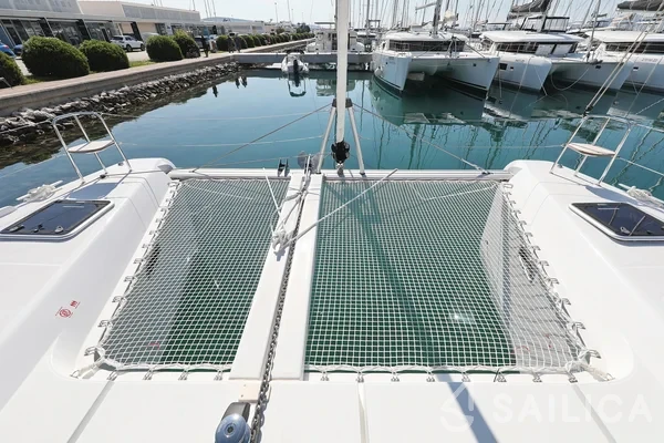 Lagoon 42 - Yacht Charter Sailica