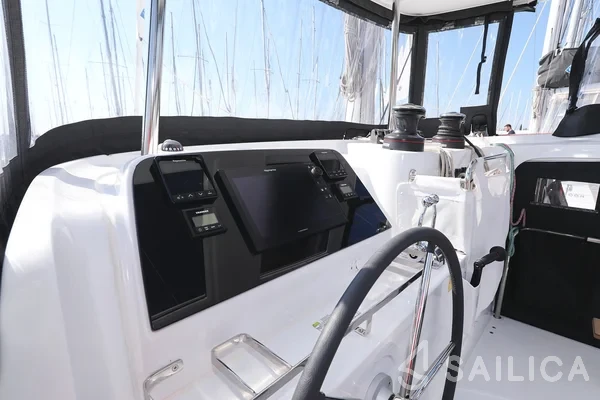 Lagoon 42 - Yacht Charter Sailica