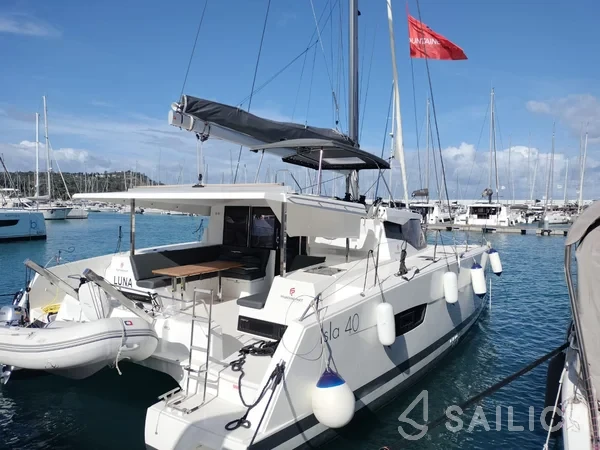 Isla 40 - Yacht Charter Sailica